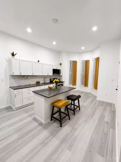 518 Forest Ave, Cincinnati, OH 45229 photo 3