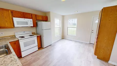Kitchen - 21 Arrowhead Dr, Amelia, OH 45102 photo 2 of 3