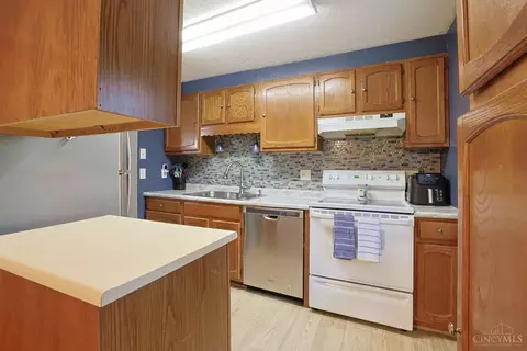 Kitchen - 4601 Shephard Rd, Batavia, OH 45103 photo 2 of 2