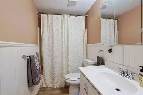 Bath - 4601 Shephard Rd, Batavia, OH 45103 photo 1 of 1