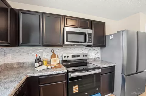 Kitchen - 4648 Kenneth Joseph Ct, Morrow, OH 45152 photo 4 of 5