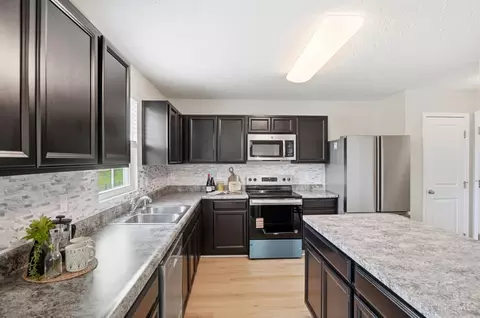 Kitchen - 4648 Kenneth Joseph Ct, Morrow, OH 45152 photo 2 of 5