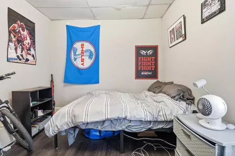 Bedroom - 219 Atkinson St, Cincinnati, OH 45219 photo 6 of 19