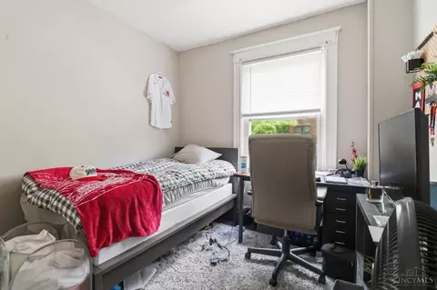 Bedroom - 219 Atkinson St, Cincinnati, OH 45219 photo 14 of 19