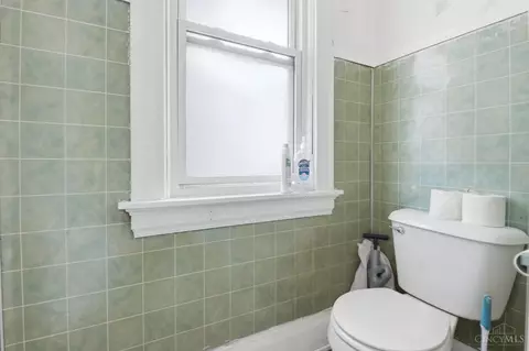 Bath - 219 Atkinson St, Cincinnati, OH 45219 photo 6 of 6