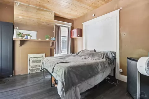 Bedroom - 219 Atkinson St, Cincinnati, OH 45219 photo 1 of 19