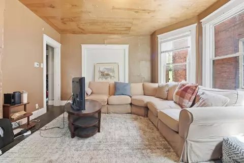 Living - 219 Atkinson St, Cincinnati, OH 45219 photo 3 of 4