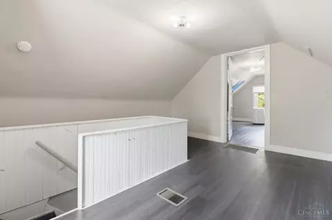 Entry Way - 219 Atkinson St, Cincinnati, OH 45219 photo 3 of 3