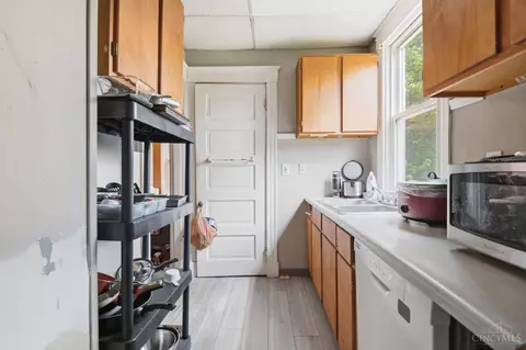Kitchen - 219 Atkinson St, Cincinnati, OH 45219 photo 4 of 5