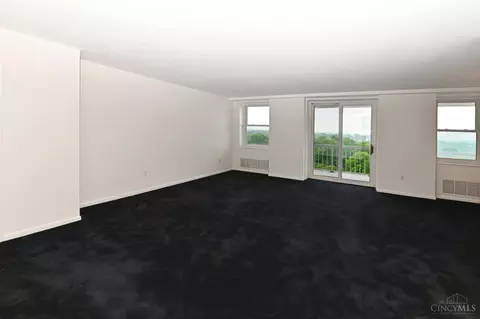 Living - 2444 Madison Rd, Cincinnati, OH 45208 photo 3 of 9