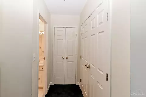 Entry Way - 2444 Madison Rd, Cincinnati, OH 45208 photo 1 of 3