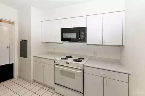 Kitchen - 2444 Madison Rd, Cincinnati, OH 45208 photo 2 of 4