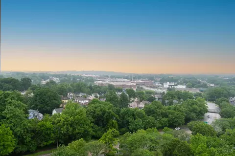 View/Area - 2444 Madison Rd, Cincinnati, OH 45208 photo 3 of 4