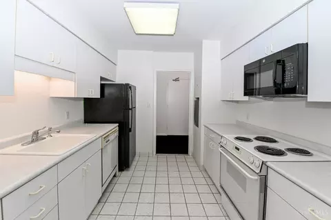 Kitchen - 2444 Madison Rd, Cincinnati, OH 45208 photo 1 of 4