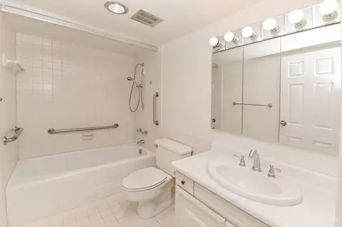 Bath - 2444 Madison Rd, Cincinnati, OH 45208 photo 2 of 3