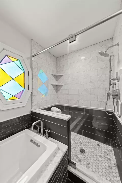 Bath - 3429 Custer St, Cincinnati, OH 45208 photo 2 of 3