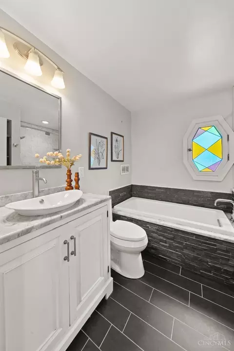 Bath - 3429 Custer St, Cincinnati, OH 45208 photo 1 of 3