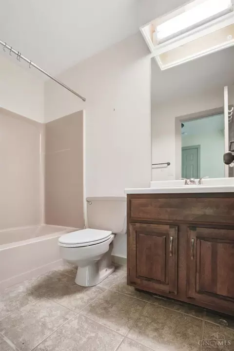 Bath - 4852 Eck Rd, Middletown, OH 45042 photo 9 of 13
