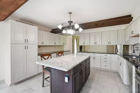Kitchen - 4852 Eck Rd, Middletown, OH 45042 photo 4 of 5