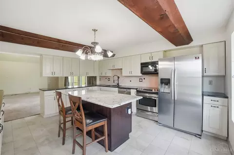 Kitchen - 4852 Eck Rd, Middletown, OH 45042 photo 3 of 5