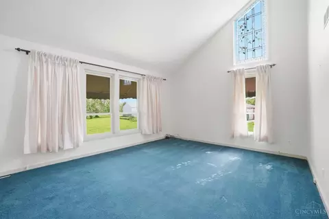 Living - 4852 Eck Rd, Middletown, OH 45042 photo 7 of 12