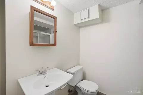 Bath - 4852 Eck Rd, Middletown, OH 45042 photo 10 of 13