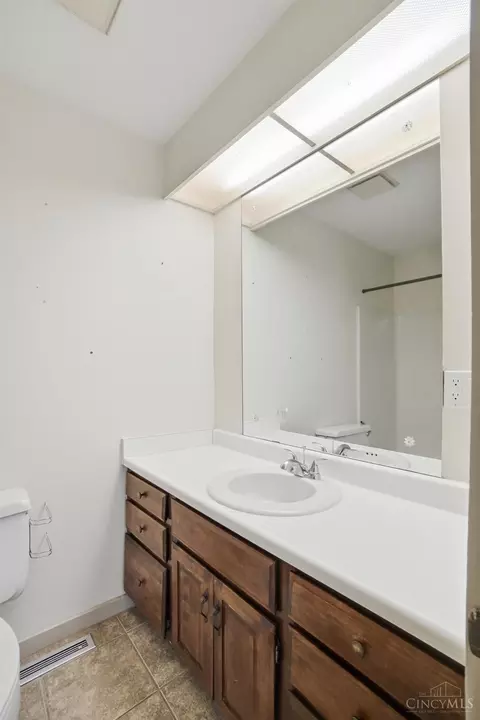 Bath - 4852 Eck Rd, Middletown, OH 45042 photo 2 of 13
