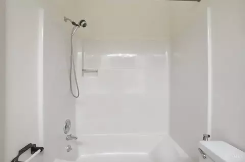 Bath - 4852 Eck Rd, Middletown, OH 45042 photo 3 of 13