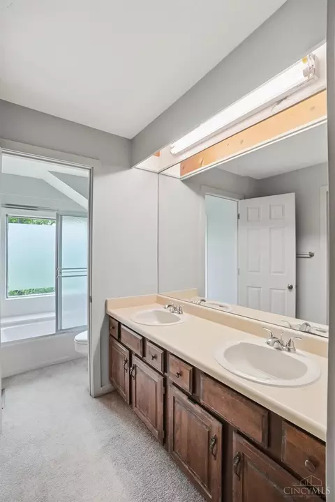 Bath - 4852 Eck Rd, Middletown, OH 45042 photo 5 of 13
