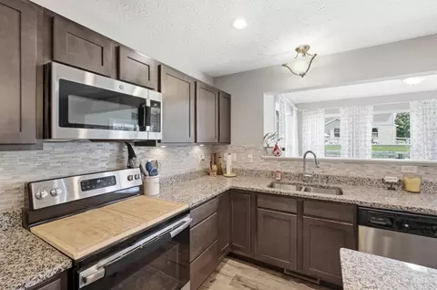 Kitchen - 176 Shanda Dr, Monroe, OH 45050 photo 4 of 6