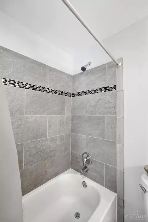 Bath - 176 Shanda Dr, Monroe, OH 45050 photo 7 of 7