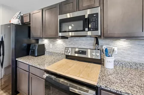 Kitchen - 176 Shanda Dr, Monroe, OH 45050 photo 5 of 6