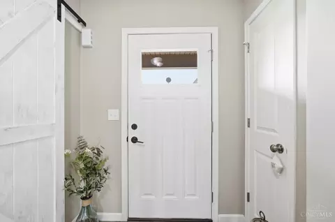 Entry Way - 176 Shanda Dr, Monroe, OH 45050 photo 2 of 7