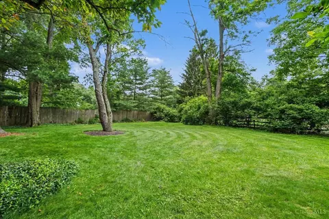 Exterior - 8780 S Cove Dr, Maineville, OH 45039 photo 7 of 8