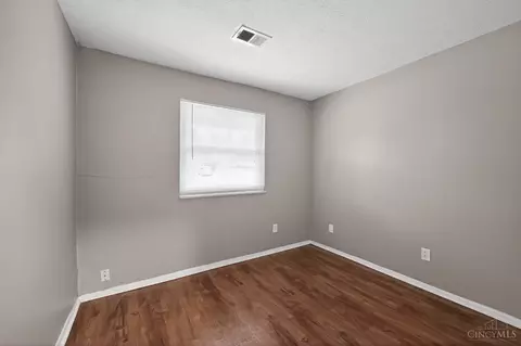 Bedroom - 1315 Meredith Dr, Cincinnati, OH 45231 photo 2 of 12