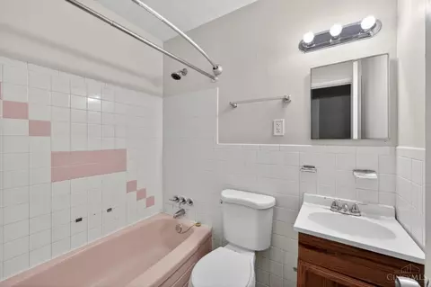 Bath - 1315 Meredith Dr, Cincinnati, OH 45231 photo 1 of 1