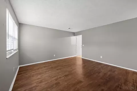 Living - 1315 Meredith Dr, Cincinnati, OH 45231 photo 3 of 4