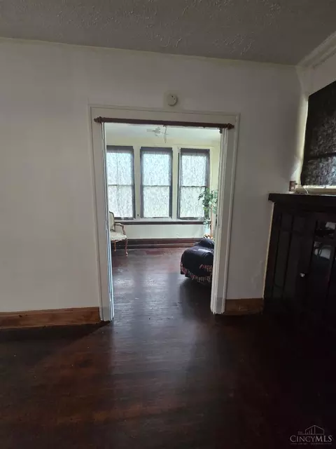 549 Prospect Pl, Cincinnati, OH 45229 photo 3