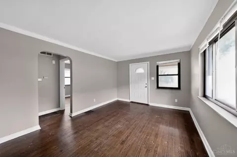 Living - 1903 Acorn Dr, Cincinnati, OH 45231 photo 2 of 3