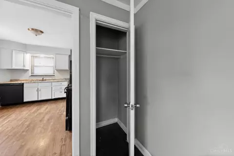 Entry Way - 1903 Acorn Dr, Cincinnati, OH 45231 photo 2 of 2