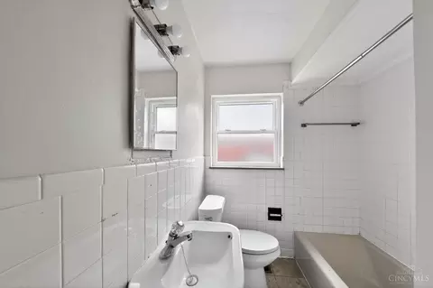 Bath - 1903 Acorn Dr, Cincinnati, OH 45231 photo 1 of 2