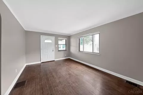 Living - 1903 Acorn Dr, Cincinnati, OH 45231 photo 1 of 3