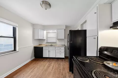 Kitchen - 1903 Acorn Dr, Cincinnati, OH 45231 photo 3 of 3