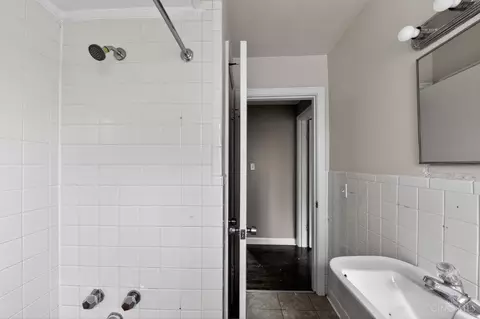 Bath - 1903 Acorn Dr, Cincinnati, OH 45231 photo 2 of 2