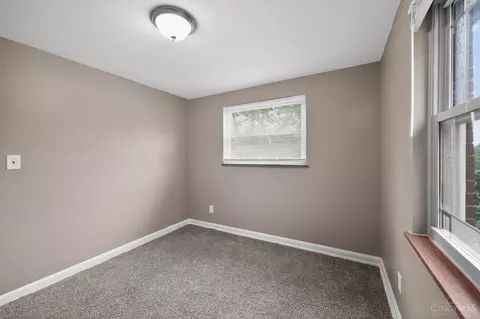 Bedroom - 6331 Stover Ave, Golf Manor, OH 45251 photo 3 of 9