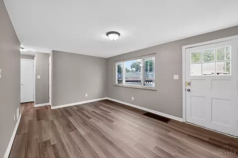 Living - 6331 Stover Ave, Golf Manor, OH 45251 photo 1 of 3