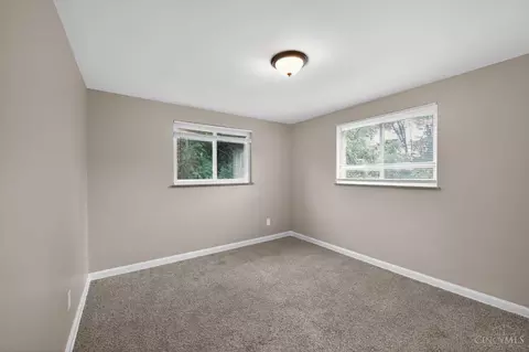 Bedroom - 6331 Stover Ave, Golf Manor, OH 45251 photo 2 of 9