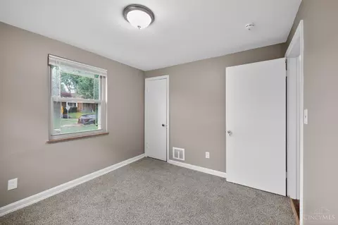 Bedroom - 6331 Stover Ave, Golf Manor, OH 45251 photo 5 of 9