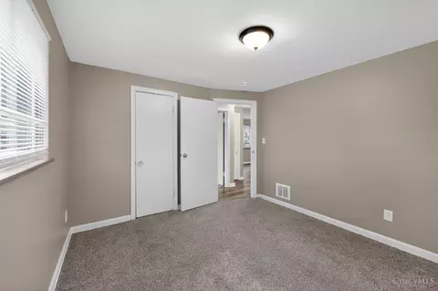 Bedroom - 6331 Stover Ave, Golf Manor, OH 45251 photo 4 of 9