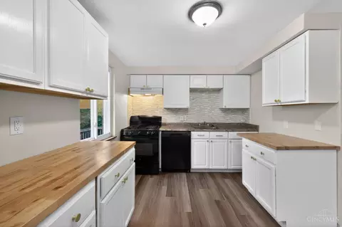 Kitchen - 6331 Stover Ave, Golf Manor, OH 45251 photo 2 of 2